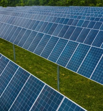 Sistema de energia solar residencial instalado em casa
